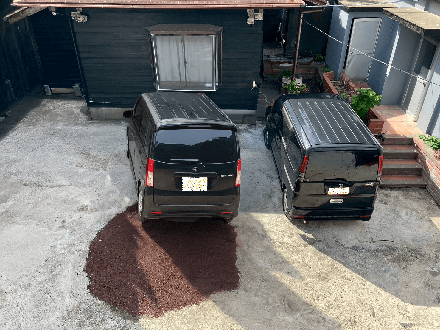 中庭にある駐車場の画像